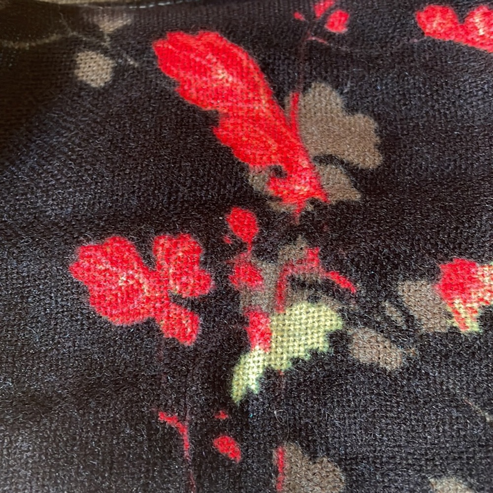 Gorgeous Flower Pattern Infinity Scarf - Picture 2 of 4